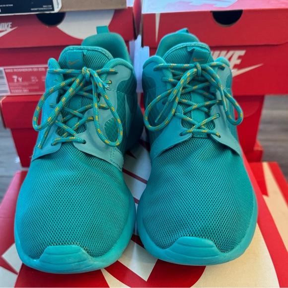 Nike Roshe Run Hyperfuse Turbo Green Size 8.5 Women 7 Men - Picture 2 of 6